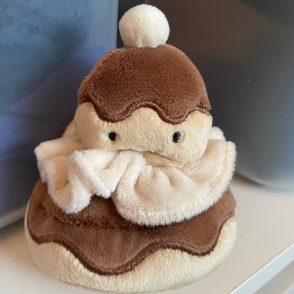 Rare Jellycat Pastry - I am pretty religeuse NWT